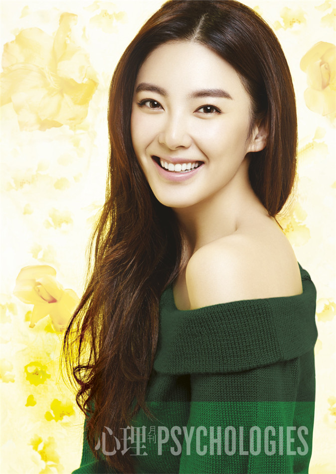 张雨绮清新校园风登封面 迷人笑容积聚正能量_明星要闻_娱乐频道