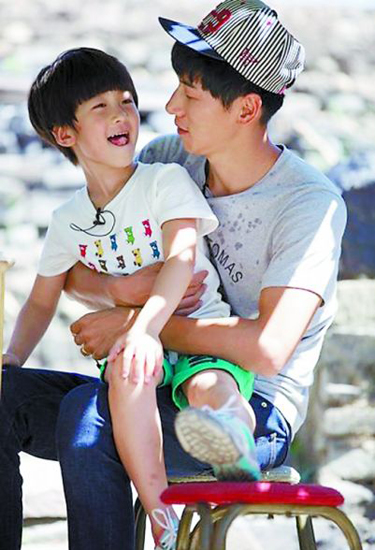 张亮和儿子天天王岳伦与女儿王诗龄林志颖和儿子kimi红网长沙10月14日