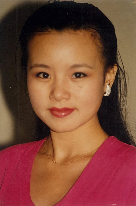 龚琳娜学生时代照片曝光组图