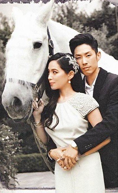 吴建豪晒浪漫婚礼现场照 与妻子甜蜜拥吻(图)