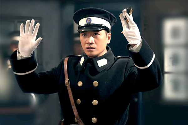 何晟铭剧中饰演警察杨天啸