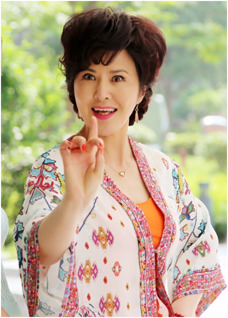 在刚刚完美收官的年度大戏《咱们结婚吧》中,因饰演"蓝彩萍"大获成功