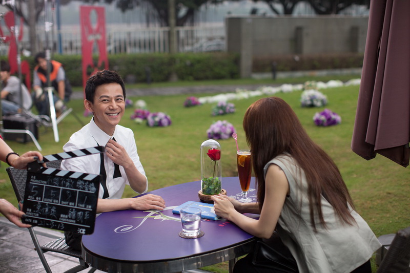 何炅教邓丽欣踢开前男友不爱不散开班授课