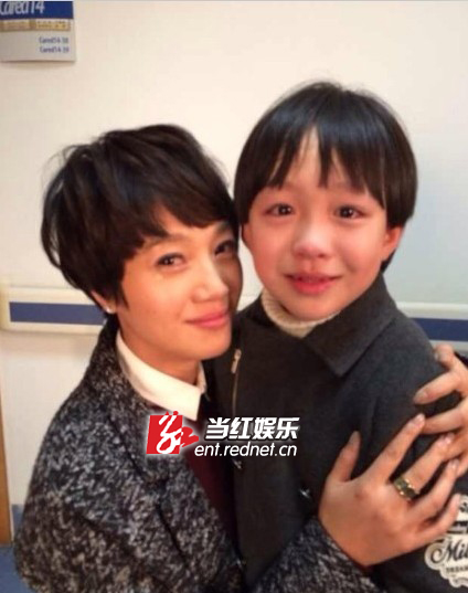 朱丹和儿子晒哭照