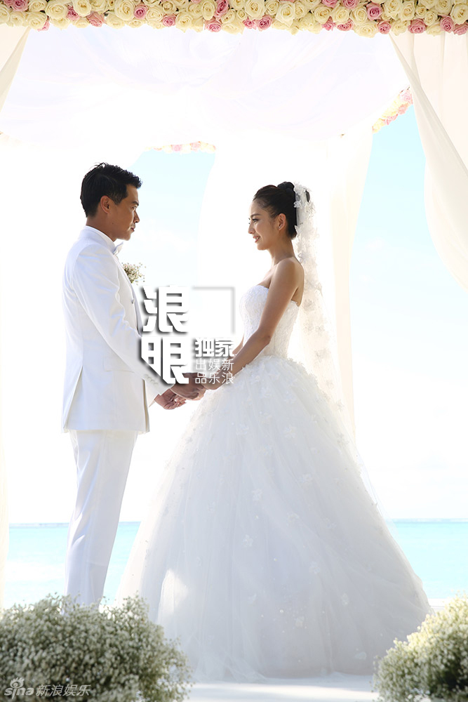 佟丽娅大婚含泪拥吻 陈思诚订制8克拉婚戒(图)