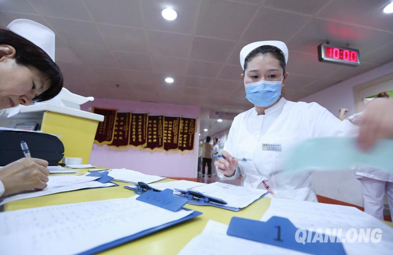 国内新闻 社会奇趣 正文  午饭时间是孙琳最轻松的时候,年轻护士门围