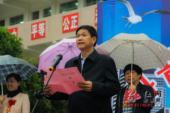 县委书记杨一中为活动致辞