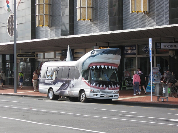 创意无处不在围观世界各国的公交车广告图