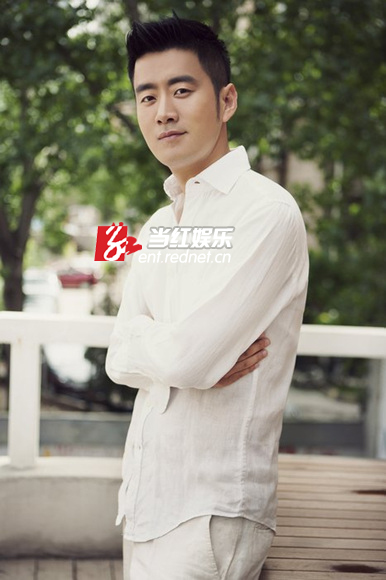 亚视主持人王峰清新写真曝光被赞"韩国欧巴"