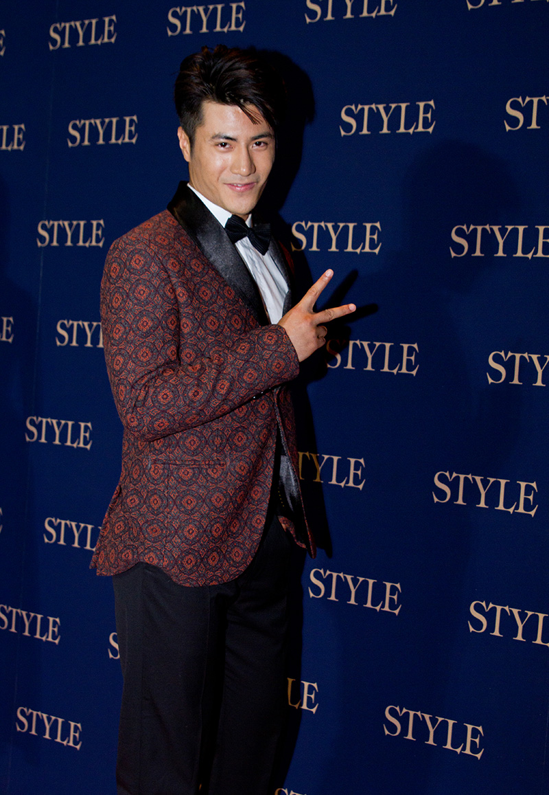 杂志创刊盛典为活动造势,当日李晨浩身着设计感丰富的印花西装亮相