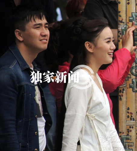 [视频]江铠同新恋情曝光 片场偎男友见"婆婆"(图)