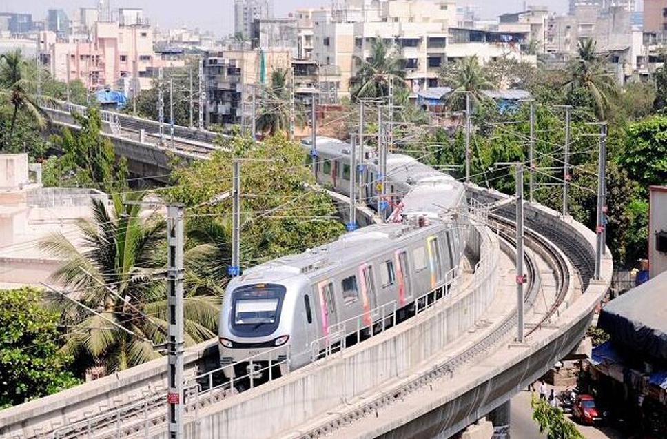 印度孟买开通首条地铁线 日承载量达110万人次(组图)