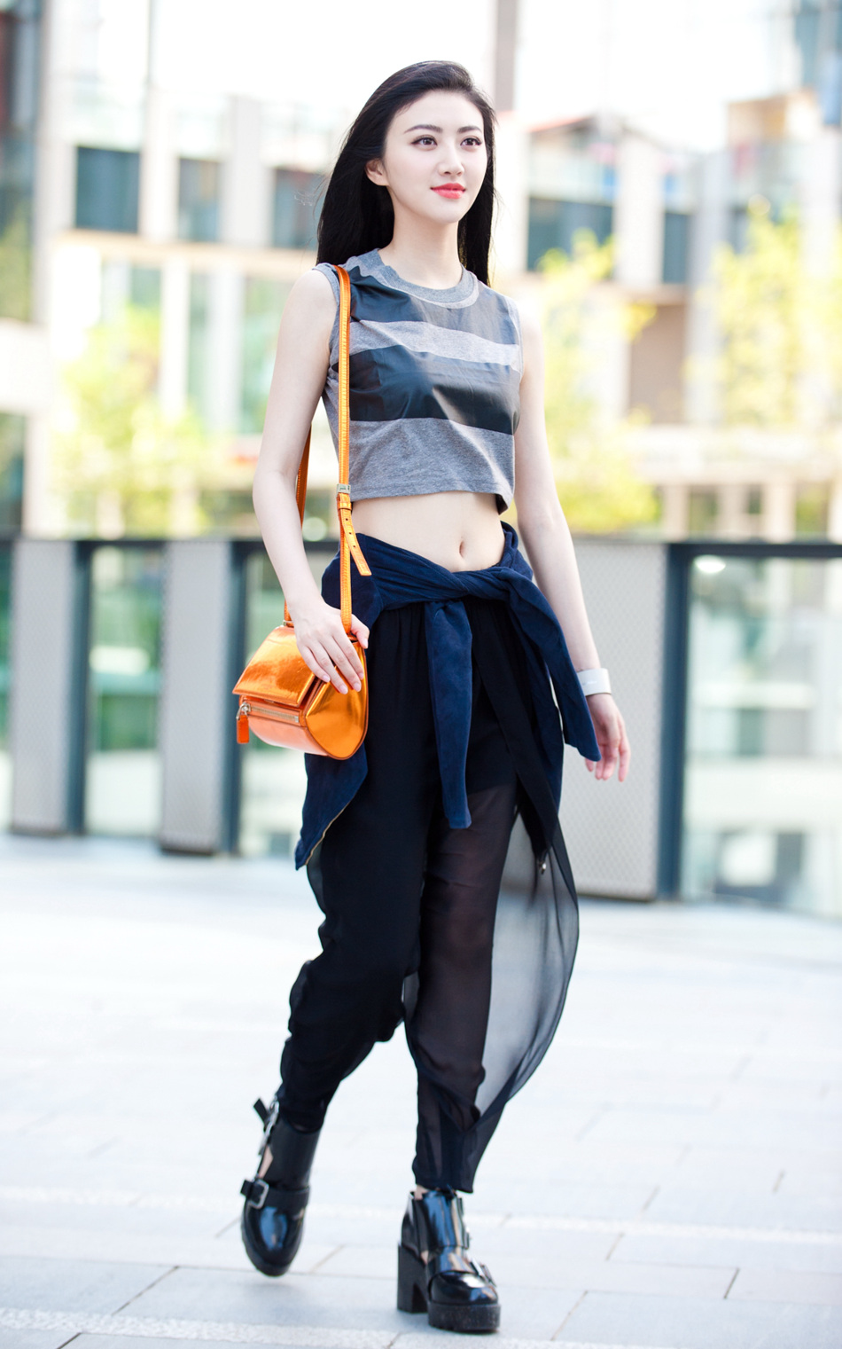 景甜夏日时髦俏装扮干净清纯如邻家女孩图