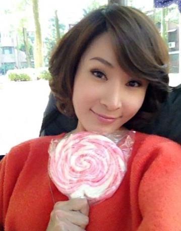大赛 云菲菲(然然)为新专辑铺路 正式更 云飞儿《老婆是天》火爆全国
