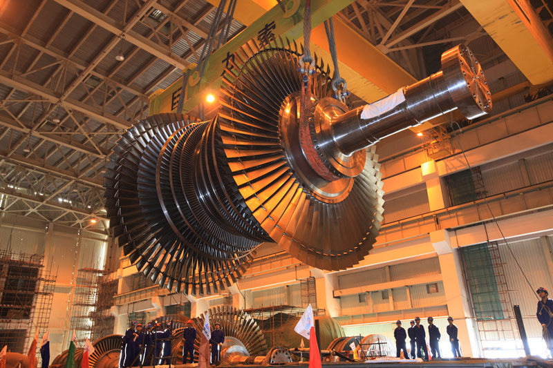 2012年9月22日,一号机组汽轮机组吊装