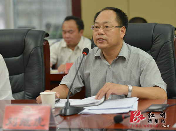 中南大学法学院副教授蒋言斌讲话县人大常委会副主任余为民主持会议并