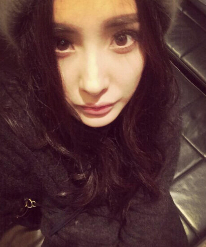 杨幂晒大眼自拍照 网友:没有小糯米?