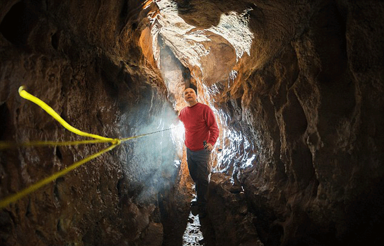 斯洛伐克探险家发现隐身洞穴 曾是二战士兵藏身地(组图)_环球要闻