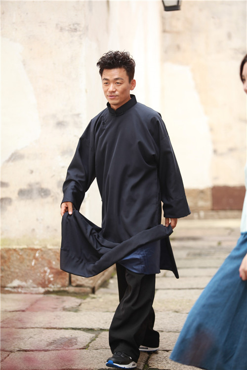 《奔跑》王宝强变民国土豪 "调戏"唐艺昕