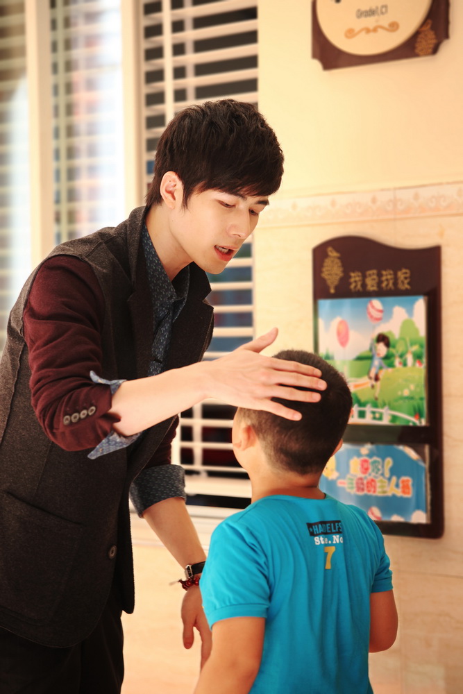 陈学冬《一年级》"当爸爸" 关心单亲萌娃显父爱