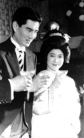 高仓健情史:妻子曾是日本红歌星 难生育致离婚