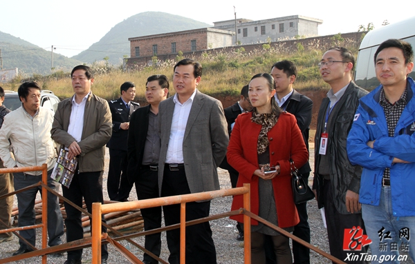 新田县委副书记唐富荣督查卡车赛场准备工作