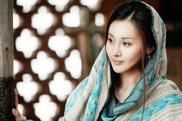 王若心领衔《天将雄师》:片场教成龙说普通话