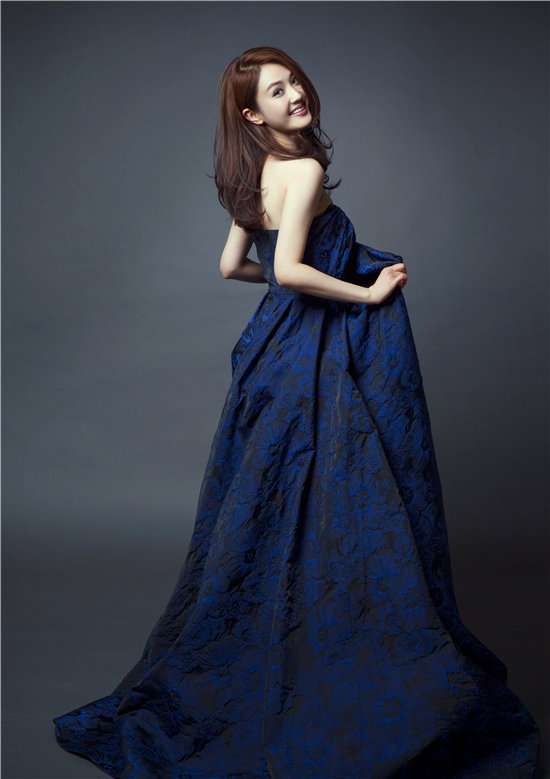 孙叮咚优雅时尚大片 展现灵气女神范儿