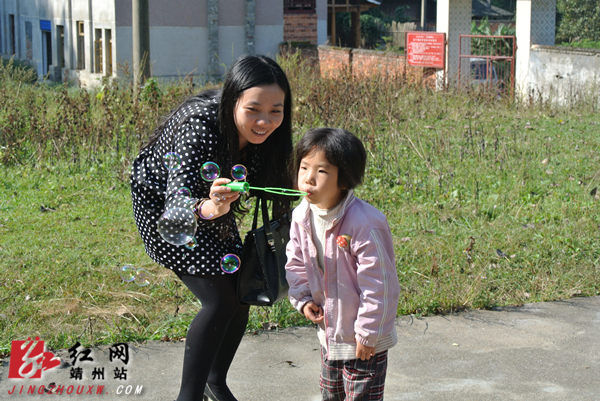 靖州"公益天使"颜丫丫候选"怀化十大新闻人物"