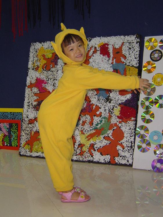 (图为徐黄丽剧照)2006年7月2日,美国雀巢成长奶粉与《bobo乐乐园》联