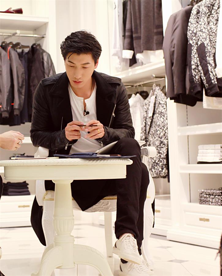 《中韩时尚王》冠军争夺惊喜逆转 张亮成最大期待