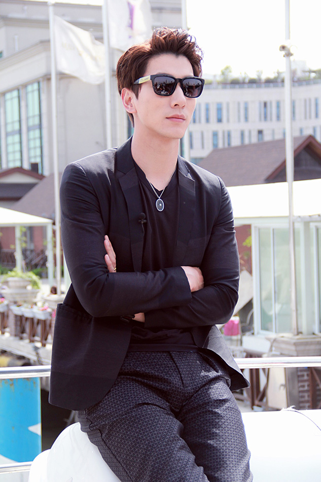 张亮个人综艺大爆发自带幽默感秒变码头主