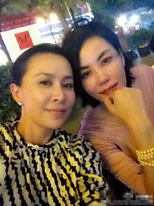 刘嘉玲现身活动被问王菲谢霆锋婚期:我来问问她