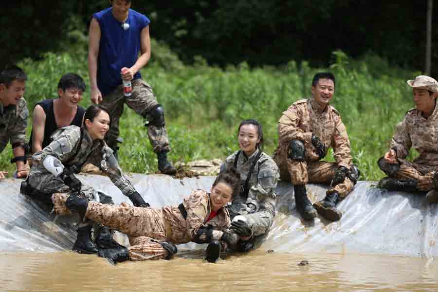 《出发吧爱情》齐溪生猛粘稠 泥潭手撕戚薇