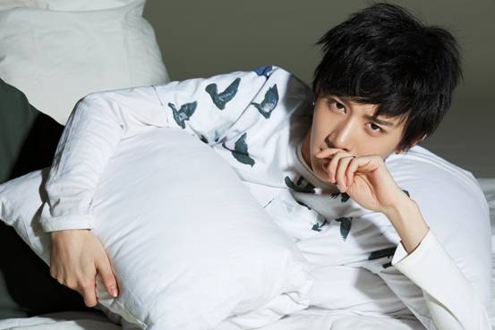 小灿写真大片曝光 阳刚帅气魅力十足