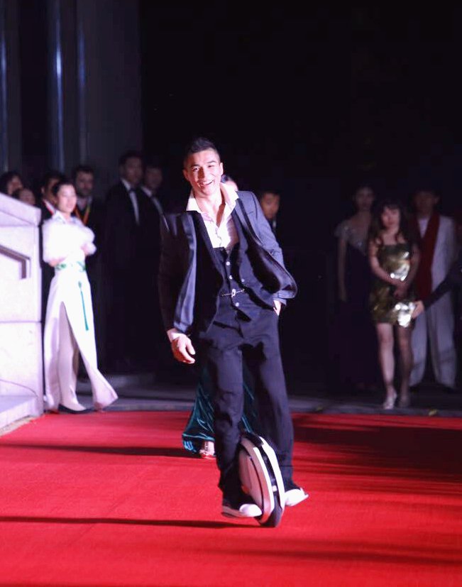 新生代演员林路迪 酷"玩"北京国际电影节红毯