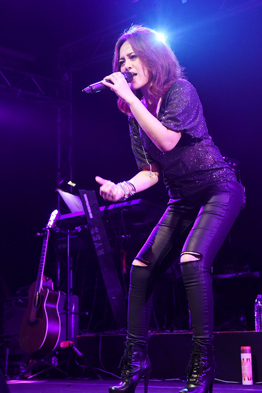 戴爱玲"我不离开"开唱 alin黄小琥惊喜助阵