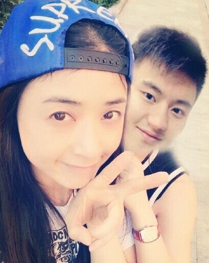 "华妃"争做宁泽涛女友 主动献吻(组图)