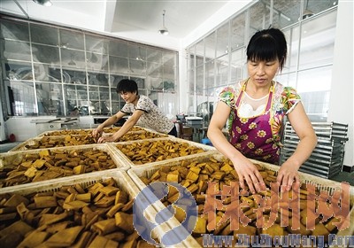 日前,攸县拉子豆制品公司生产的片片香香干走出国门,出口到了西班牙