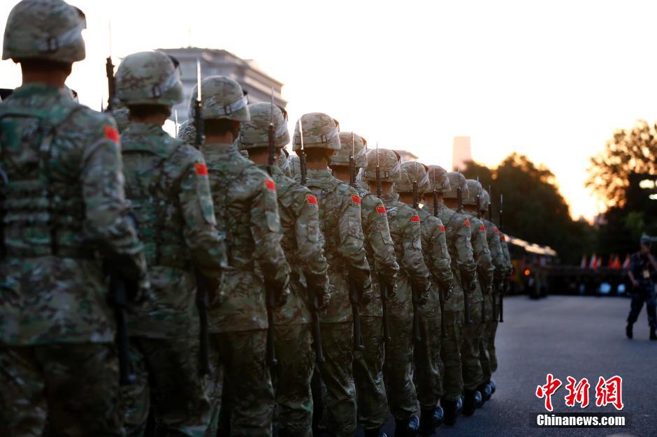 解放军阅兵部队集结准备受阅