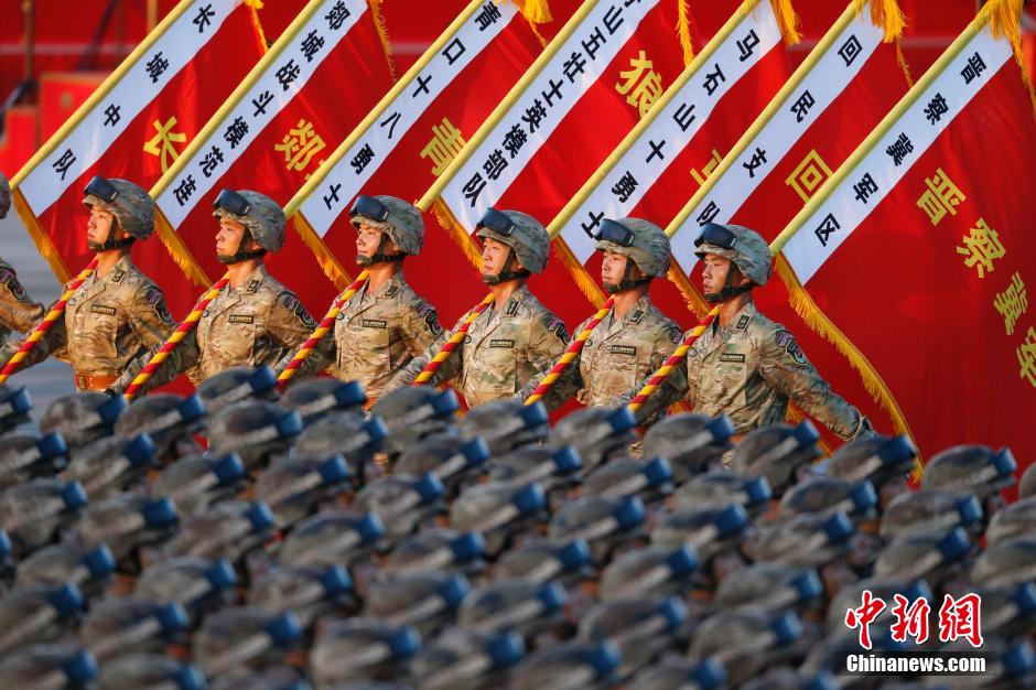 解放军阅兵部队集结准备受阅