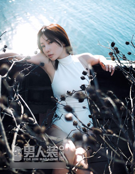 流鼻血!柳岩破尺度写真曝光 真空上阵