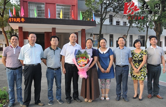 9月8日下午,湘潭市岳塘区委书记孙银生带队到湘钢二中,湘钢二校,友谊