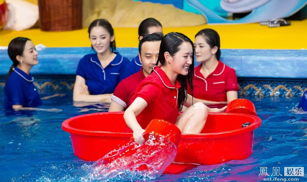 《偶像》女神上演湿身诱惑 汪涵何炅出水芙蓉_综艺要闻_娱乐频道