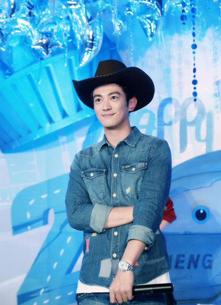 霍思燕为儿子嗯哼办2岁生日会 与老公杜江甜蜜拥吻