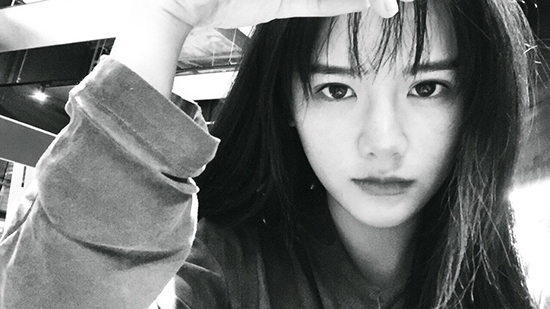 南笙携电影行走西班牙素颜自拍心情好