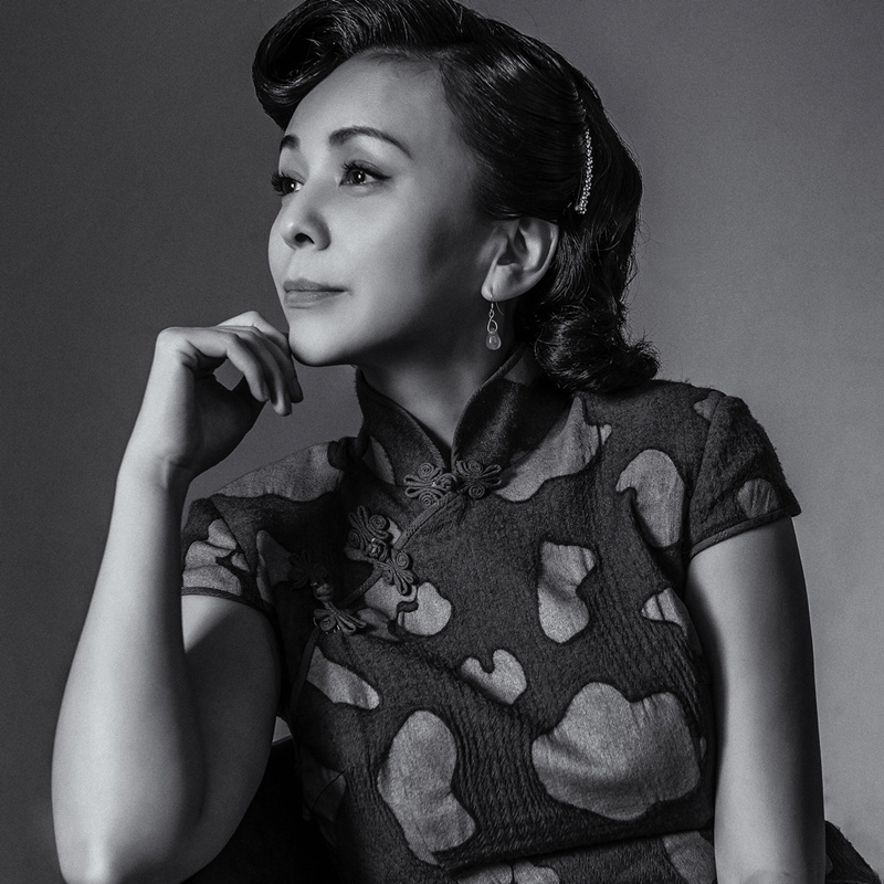 王琳曝复古旗袍照 婀娜优雅如梦里花开