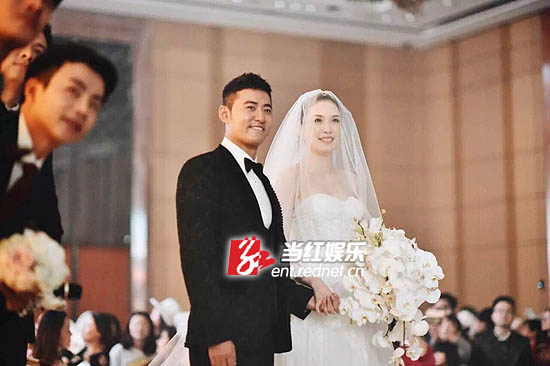 kk长沙迎娶名模佟晨洁 汪涵担任证婚人