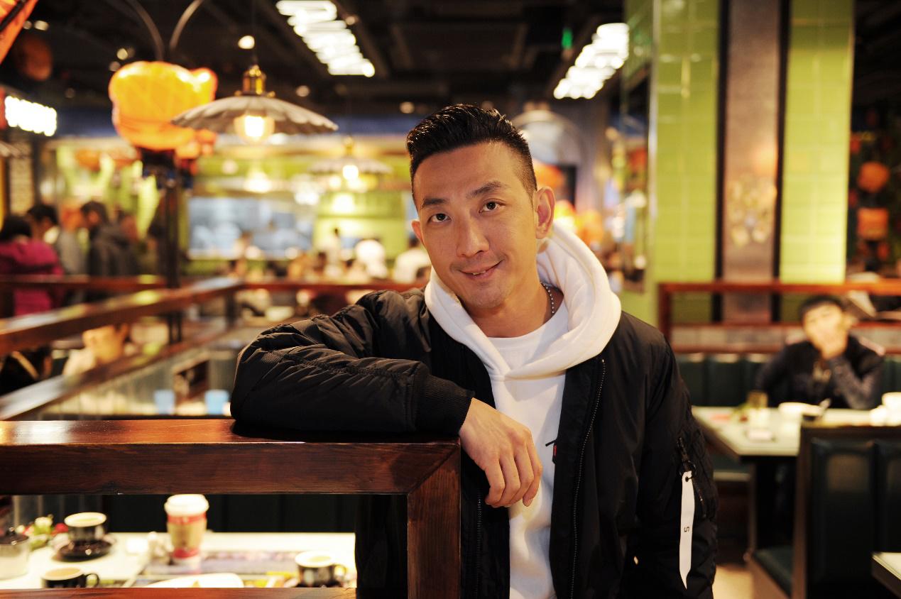 演员李灿森北京开餐厅圈外友人现场助阵