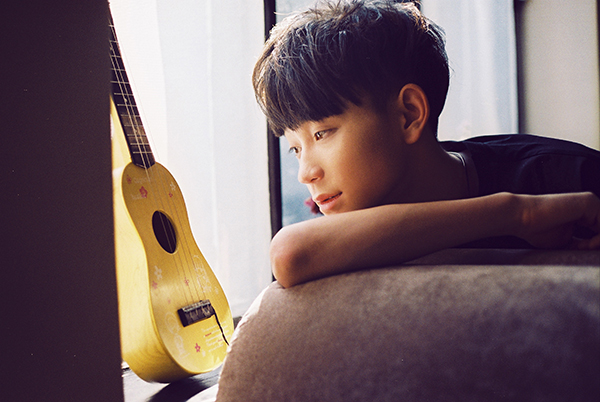 变形记何权谋入驻繁星直播追风少年深情演绎带我走